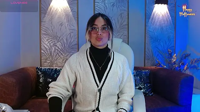 LunaaGrey  online show from October 14, 2025, 3:29 am