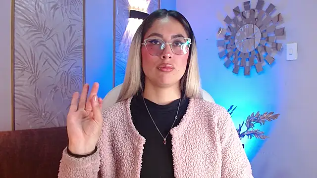 LunaaGrey  online show from September 26, 2025, 3:13 am