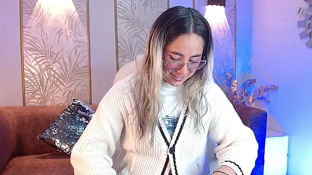 LunaaGrey  online show from October 4, 2025, 4:14 am