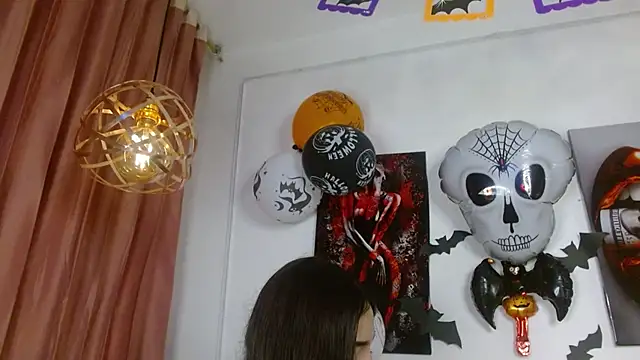 Snapshot of ladymooncs chatting on October 18, 2025, 4:14 am ladymooncs online show from October 18, 2025, 4:14 am