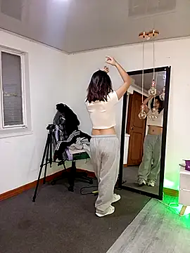 Snapshot of Maddy_Rouse1 chatting on October 13, 2025, 3:52 am Maddy Rouse1 online show from October 13, 2025, 3:52 am