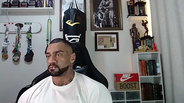 henryhadesflirt online show from November 3, 2025, 11:19 pm