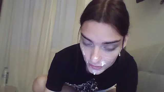 Snapshot of Luna_Samosienko chatting on September 26, 2025, 4:36 pm Luna Samosienko online show from September 26, 2025, 4:36 pm