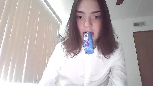 Snapshot of Luna_Samosienko chatting on October 2, 2025, 7:28 pm Luna Samosienko online show from October 2, 2025, 7:28 pm