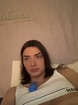 Snapshot of Luna_Samosienko chatting on October 23, 2025, 9:02 pm Luna Samosienko online show from October 23, 2025, 9:02 pm