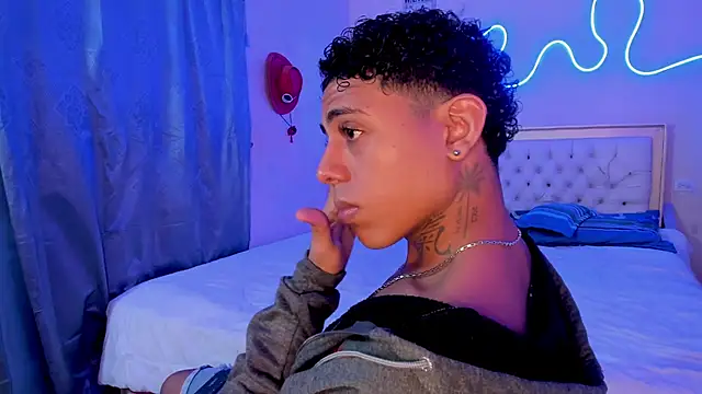 Snapshot of Glader31 chatting on October 11, 2025, 9:05 pm Glader31 online show from October 11, 2025, 9:05 pm