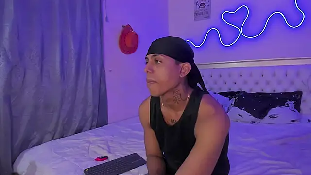 Snapshot of Glader31 chatting on October 1, 2025, 8:35 pm Glader31 online show from October 1, 2025, 8:35 pm