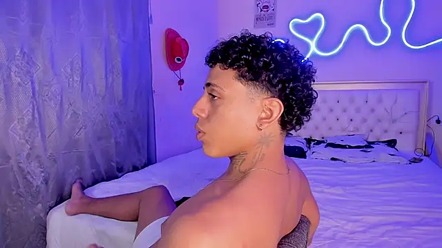 Snapshot of Glader31 chatting on October 28, 2025, 9:25 pm Glader31 online show from October 28, 2025, 9:25 pm