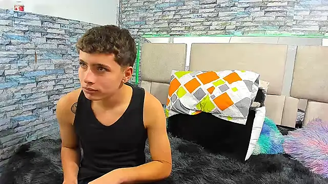 Julian wolf18 online show from September 27, 2025, 1:39 pm