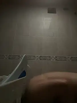 Aphrill online show from November 6, 2025, 10:14 pm