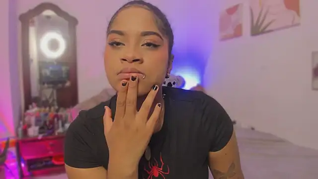 camilafoox7 online show from October 13, 2025, 6:31 pm