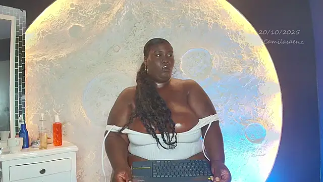 Snapshot of CarolinaGomez_ chatting on October 21, 2025, 7:35 pm CarolinaGomez online show from October 21, 2025, 7:35 pm