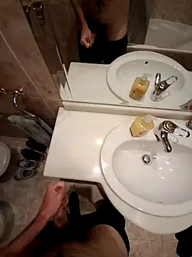 Snapshot of mecumming2 chatting on October 15, 2025, 11:13 pm mecumming2 online show from October 15, 2025, 11:13 pm