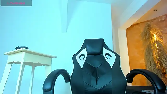 ZOE ROSE4 online show from September 27, 2025, 7:31 pm