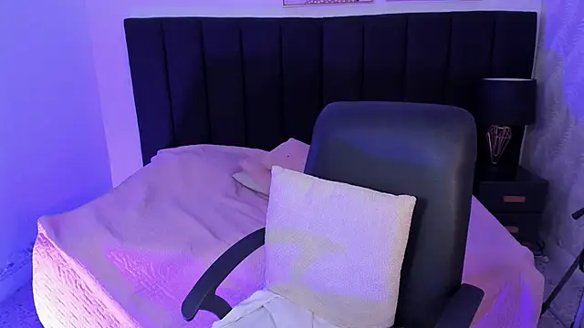 camiladuke7 online show from October 21, 2025, 7:46 pm