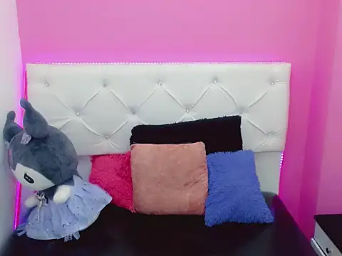 Snapshot of x_daniiela_x chatting on November 4, 2025, 8:12 pm x daniiela x online show from November 4, 2025, 8:12 pm