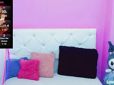 Snapshot of x_daniiela_x chatting on October 31, 2025, 7:10 pm x daniiela x online show from October 31, 2025, 7:10 pm