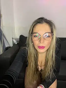 julietacollins11 online show from September 26, 2025, 4:08 am