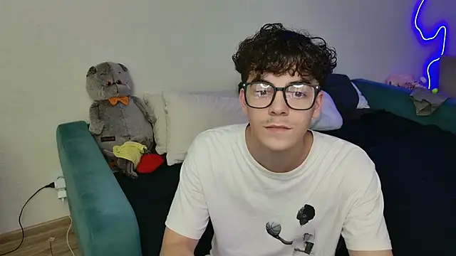 Snapshot of dreamgonetan chatting on October 4, 2025, 12:50 pm dreamgonetan online show from October 4, 2025, 12:50 pm