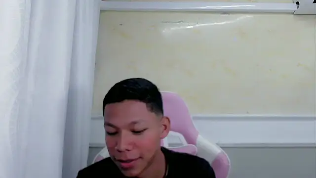 Snapshot of julian_milk chatting on September 20, 2025, 1:49 pm julian milk online show from September 20, 2025, 1:49 pm