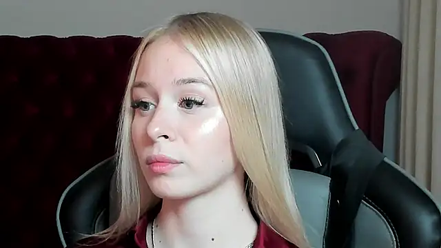 MiaGraces online show from October 20, 2025, 6:52 pm