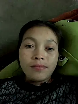 Snapshot of Halyy_xx chatting on October 6, 2025, 6:03 am Halyy xx online show from October 6, 2025, 6:03 am