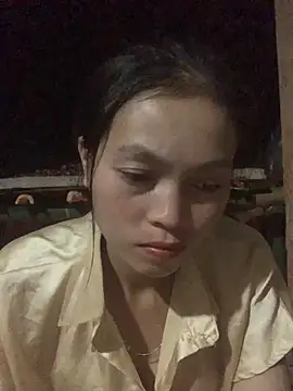 Snapshot of Halyy_xx chatting on October 13, 2025, 2:29 pm Halyy xx online show from October 13, 2025, 2:29 pm