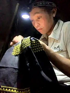 Snapshot of Halyy_xx chatting on November 2, 2025, 7:13 am Halyy xx online show from November 2, 2025, 7:13 am