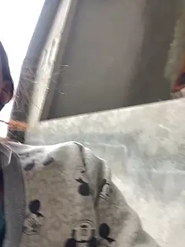 Snapshot of Halyy_xx chatting on November 19, 2025, 12:43 am Halyy xx online show from November 19, 2025, 12:43 am