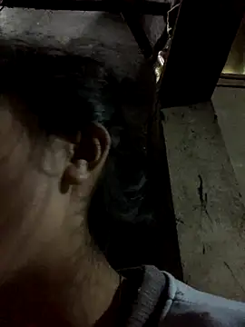 Snapshot of Halyy_xx chatting on November 3, 2025, 1:33 am Halyy xx online show from November 3, 2025, 1:33 am