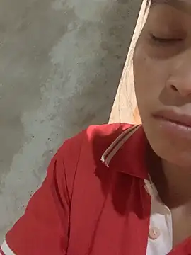 Snapshot of Halyy_xx chatting on October 31, 2025, 3:14 am Halyy xx online show from October 31, 2025, 3:14 am