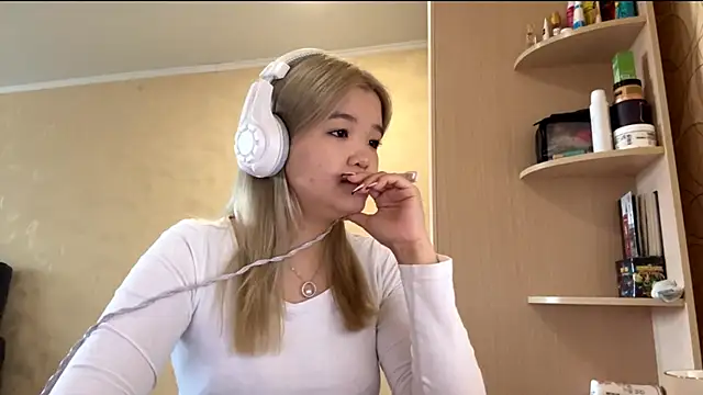 Snapshot of CarolannSide chatting on September 25, 2025, 5:02 am CarolannSide online show from September 25, 2025, 5:02 am