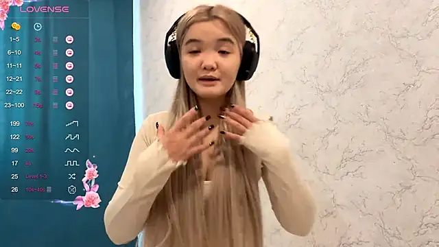 Snapshot of CarolannSide chatting on November 4, 2025, 7:01 am CarolannSide online show from November 4, 2025, 7:01 am