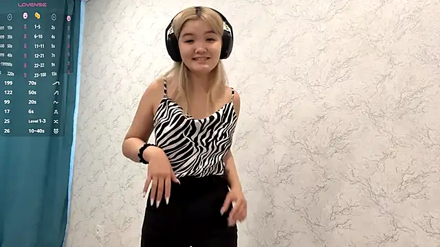 Snapshot of CarolannSide chatting on October 18, 2025, 8:38 am CarolannSide online show from October 18, 2025, 8:38 am