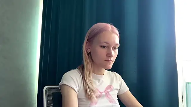 Snapshot of TwinedPeril chatting on October 4, 2025, 7:32 am TwinedPeril online show from October 4, 2025, 7:32 am