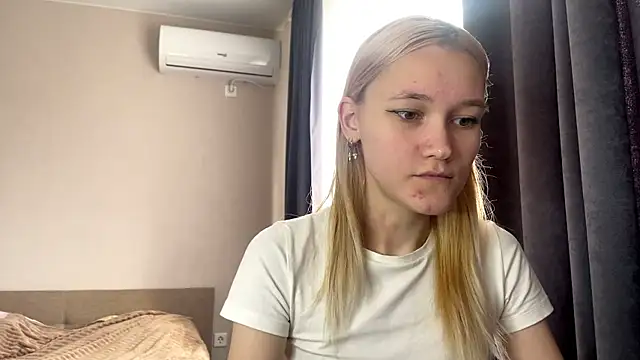 Snapshot of TwinedPeril chatting on October 23, 2025, 7:18 am TwinedPeril online show from October 23, 2025, 7:18 am