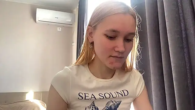 Snapshot of TwinedPeril chatting on October 22, 2025, 7:08 am TwinedPeril online show from October 22, 2025, 7:08 am