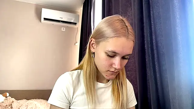 Snapshot of TwinedPeril chatting on October 11, 2025, 7:09 am TwinedPeril online show from October 11, 2025, 7:09 am