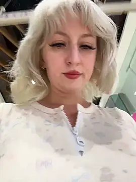 Snapshot of RonnieKiss chatting on April 2, 2026, 11:39 am RonnieKiss online show from April 2, 2026, 11:39 am