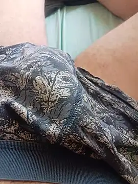 Snapshot of DarkOven chatting on December 22, 2025, 11:43 am DarkOven online show from December 22, 2025, 11:43 am