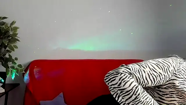 Snapshot of LilaWinks chatting on September 22, 2025, 12:22 pm LilaWinks online show from September 22, 2025, 12:22 pm