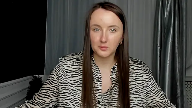 Snapshot of LilaWinks chatting on October 18, 2025, 12:18 pm LilaWinks online show from October 18, 2025, 12:18 pm