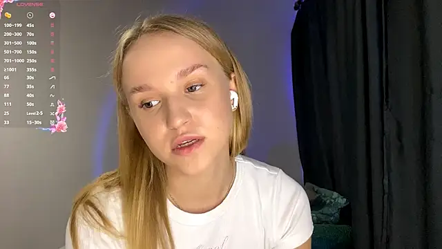 Snapshot of TanekaBoitel chatting on September 29, 2025, 12:44 pm TanekaBoitel online show from September 29, 2025, 12:44 pm