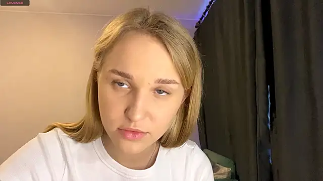 Snapshot of TanekaBoitel chatting on October 8, 2025, 10:06 am TanekaBoitel online show from October 8, 2025, 10:06 am