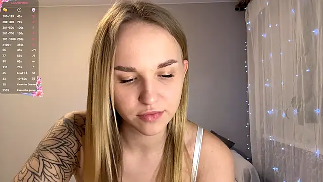 TanekaBoitel online show from December 16, 2025, 4:22 pm