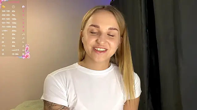 Snapshot of TanekaBoitel chatting on October 2, 2025, 2:20 pm TanekaBoitel online show from October 2, 2025, 2:20 pm