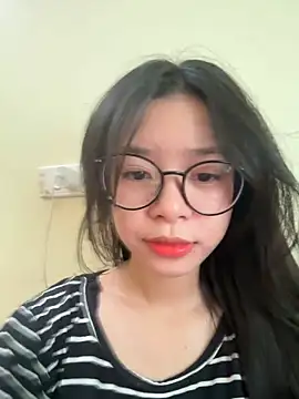 Snapshot of mau15_ chatting on October 18, 2025, 3:30 am mau15 online show from October 18, 2025, 3:30 am