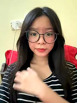 Snapshot of mau15_ chatting on October 25, 2025, 1:34 pm mau15 online show from October 25, 2025, 1:34 pm