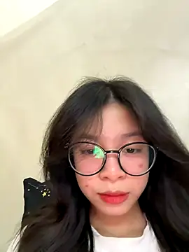 Snapshot of mau15_ chatting on October 19, 2025, 9:45 am mau15 online show from October 19, 2025, 9:45 am