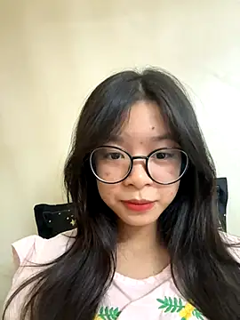 Snapshot of mau15_ chatting on October 22, 2025, 9:42 am mau15 online show from October 22, 2025, 9:42 am